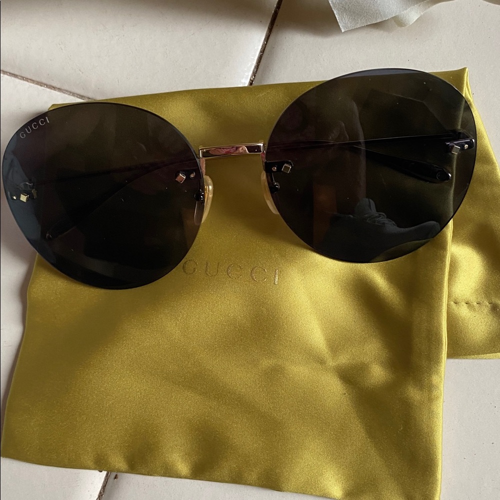 Gucci Black and Gold Round Sunglasses.